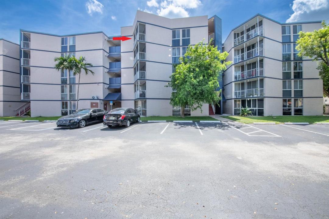 6995 NW 186th Street E508, Hialeah, Florida 33015, USA