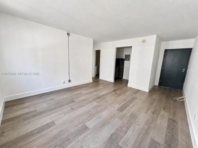 143 SW 9th St 407, Miami, Florida 33130, USA