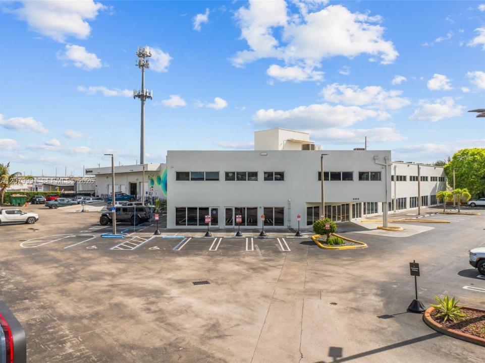 6955 NW 52nd St, Miami, Florida 33166, USA