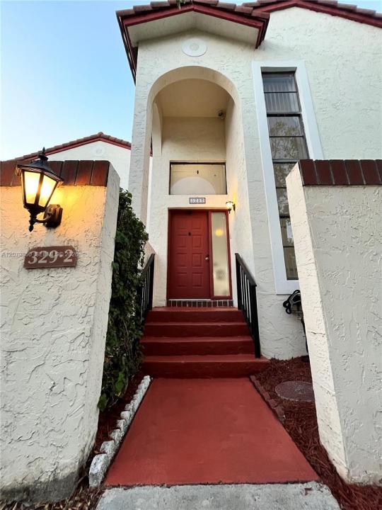 329 Ives Dairy Rd 329-02, Miami, Florida 33179, Stati Uniti
