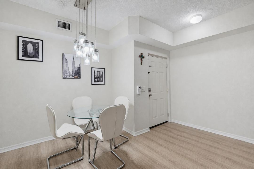 350 CRESTWOOD Circle 306, Royal Palm Beach, Florida 33411, Stati Uniti