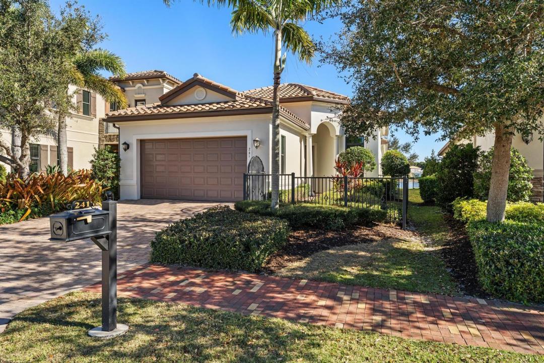 241 SE Fascino Circle, Port St. Lucie, Floride 34984, États-Unis