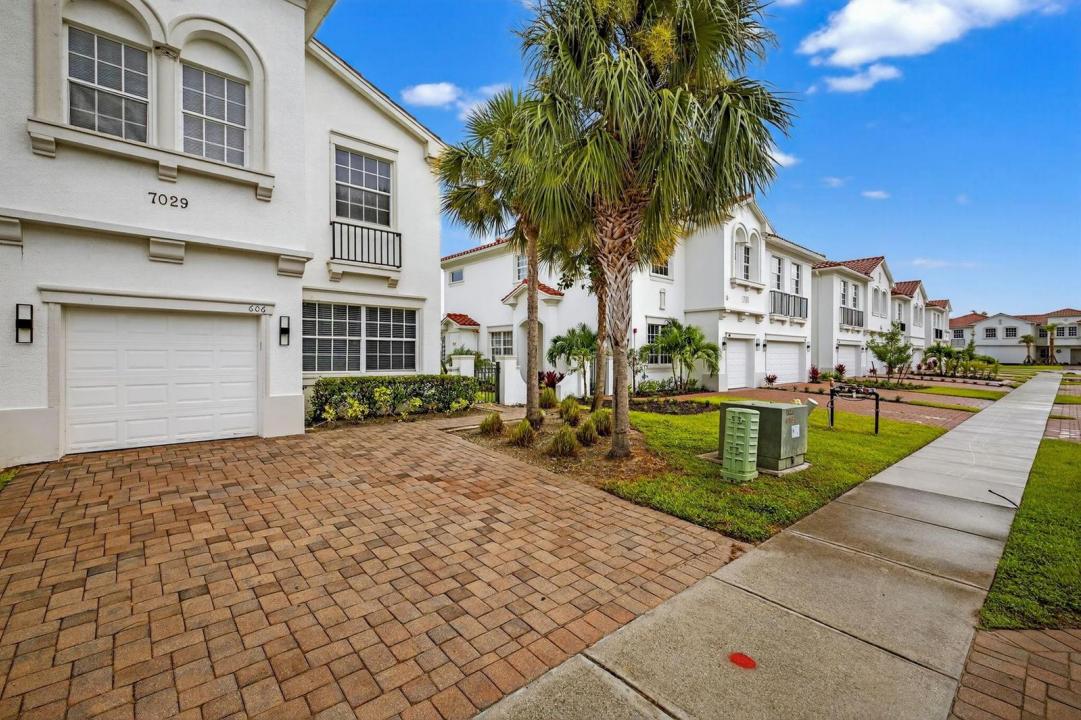 7029 AMBROSIA Lane 606, Naples, Florida 34119, USA