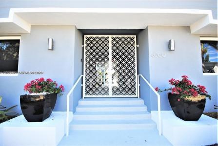 8260 Byron Ave 7, Miami Beach, Florida 33141, USA