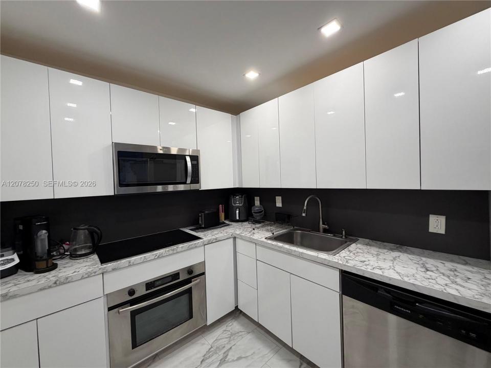 400 Kings Point Dr 218, Sunny Isles Beach, Florida 33160, Stati Uniti