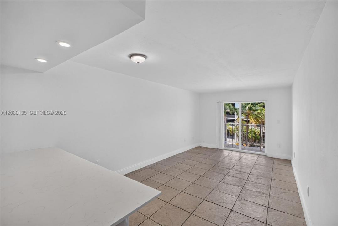 453 SW 2nd St 301C, Miami, Florida 33130, USA