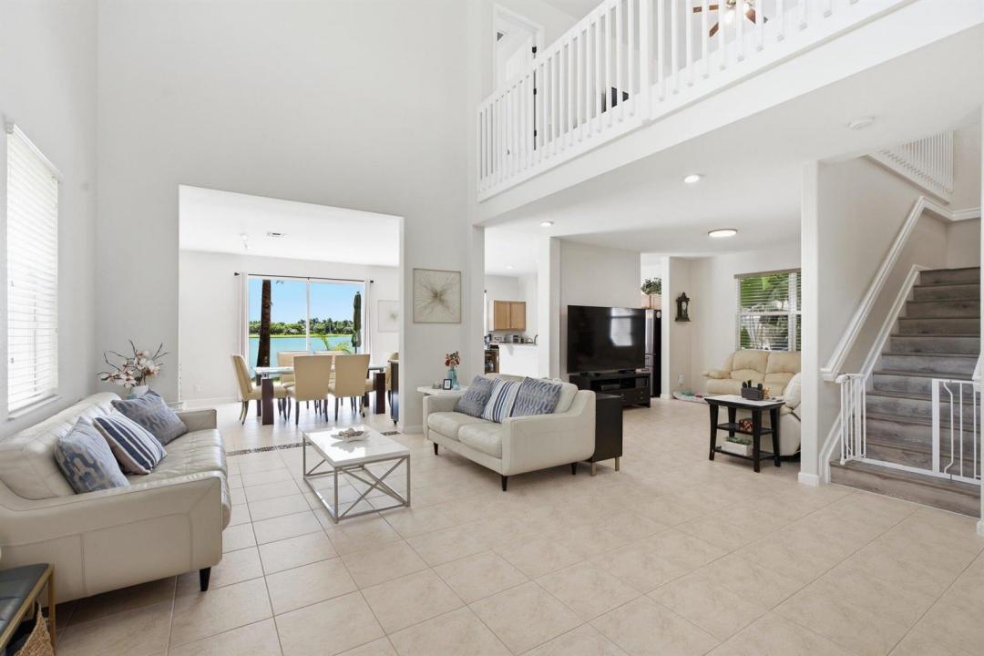 991 NW Leonardo Circle, Port St. Lucie, Florida 34986, USA