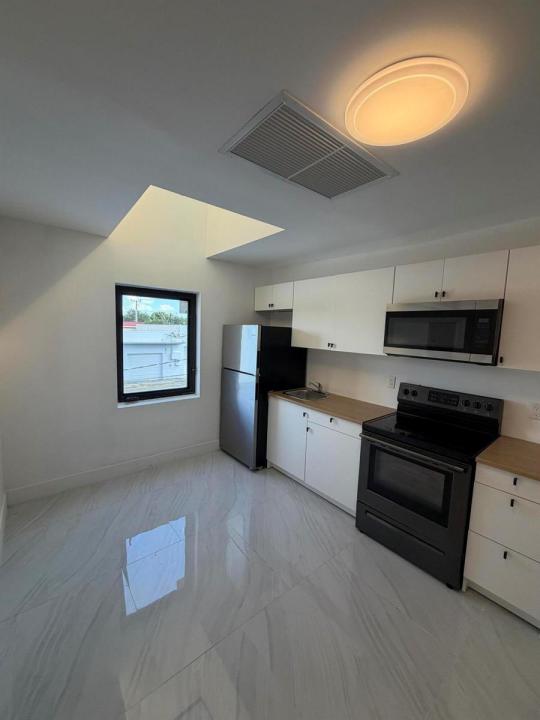 8211 BISCAYNE Boulevard 1, Miami, Florida 33138, USA