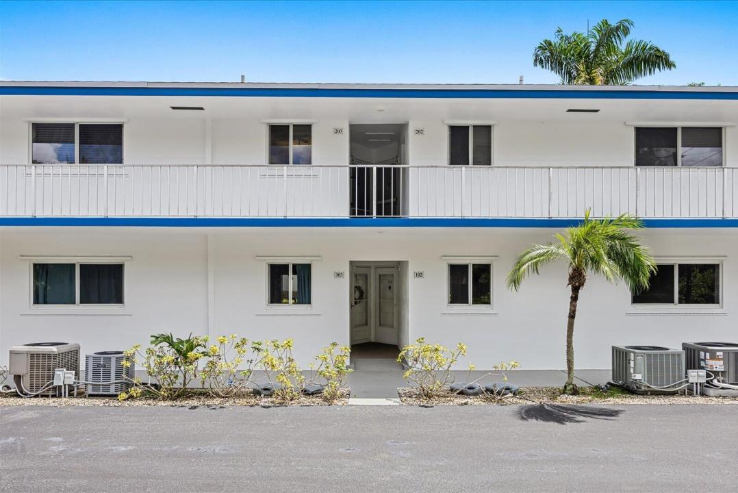 2 GARDEN Street 203M, Tequesta, Florida 33469, Stati Uniti