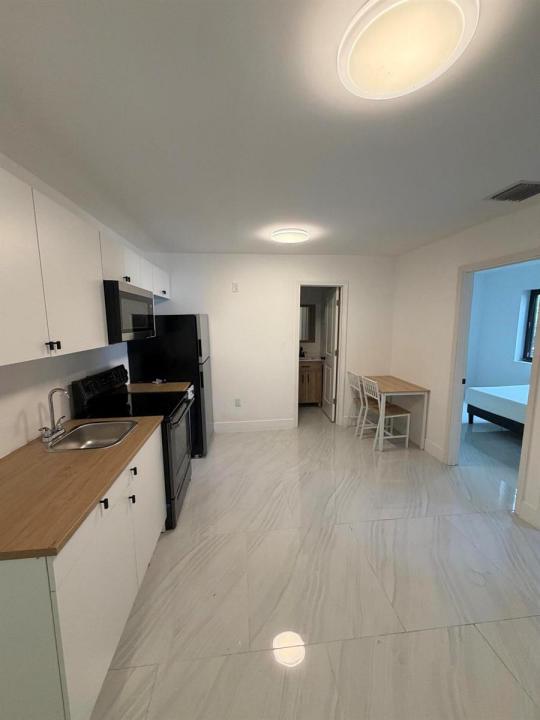 8211 BISCAYNE Boulevard 2, Miami, Florida 33138, USA