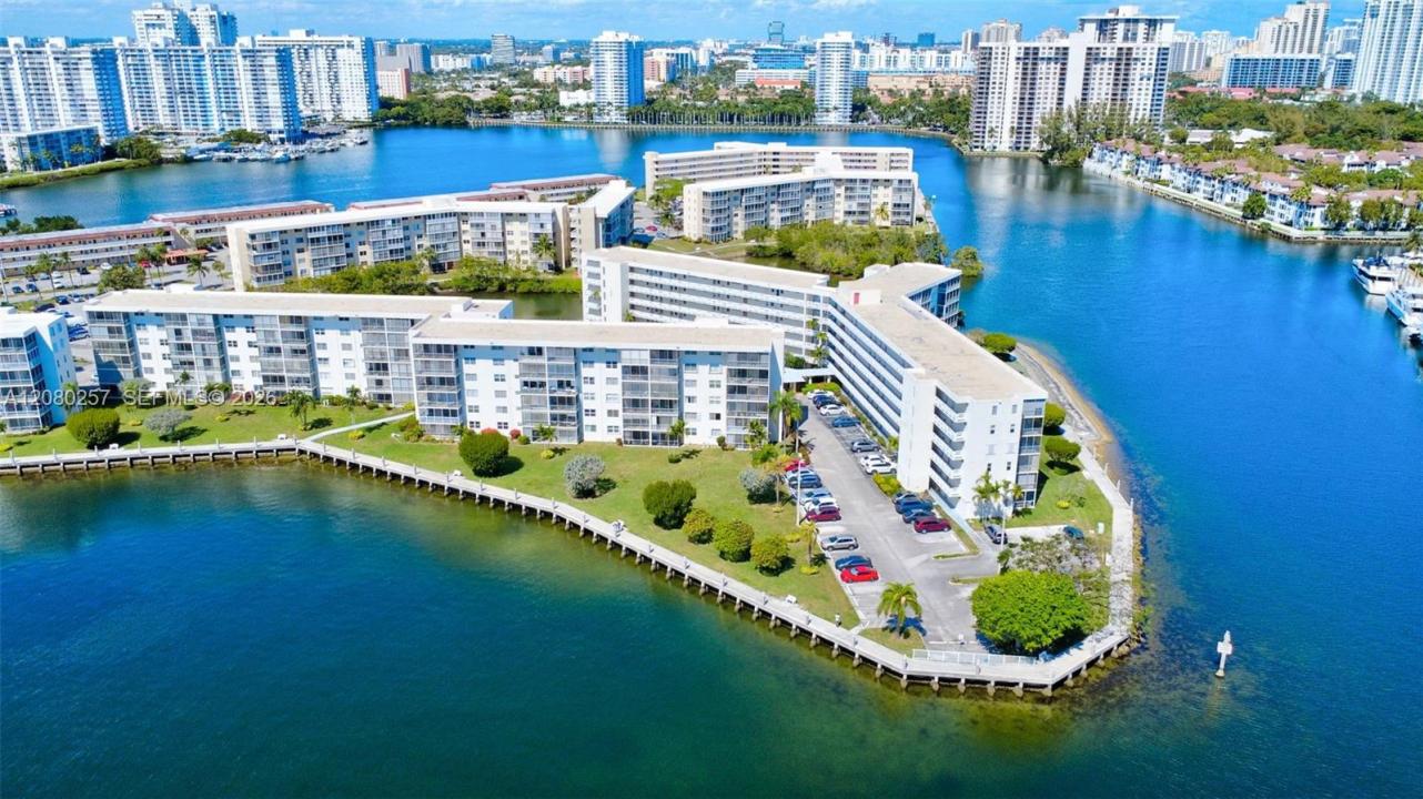 3030 Marcos Dr T302, Aventura, Florida 33160, USA