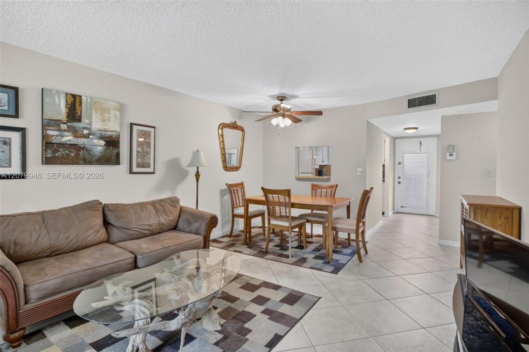 9261 Sunrise Lakes Blvd 203, Sunrise, Floride 33322, États-Unis