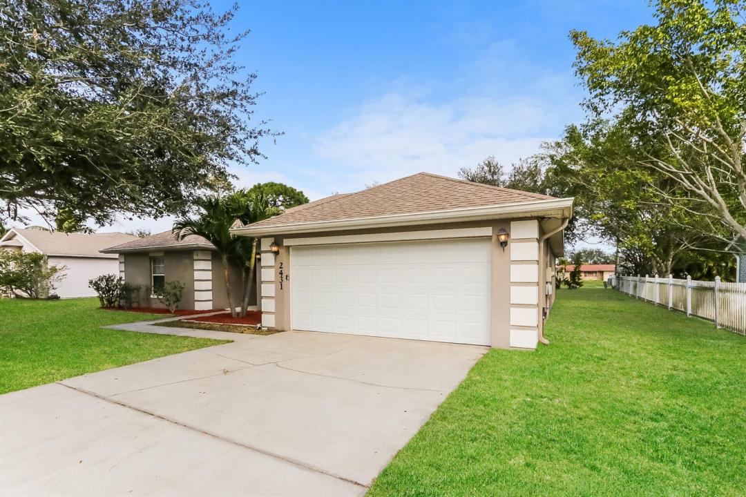 2431 SE GILBERT Avenue, Port St. Lucie, Florida 34952, USA