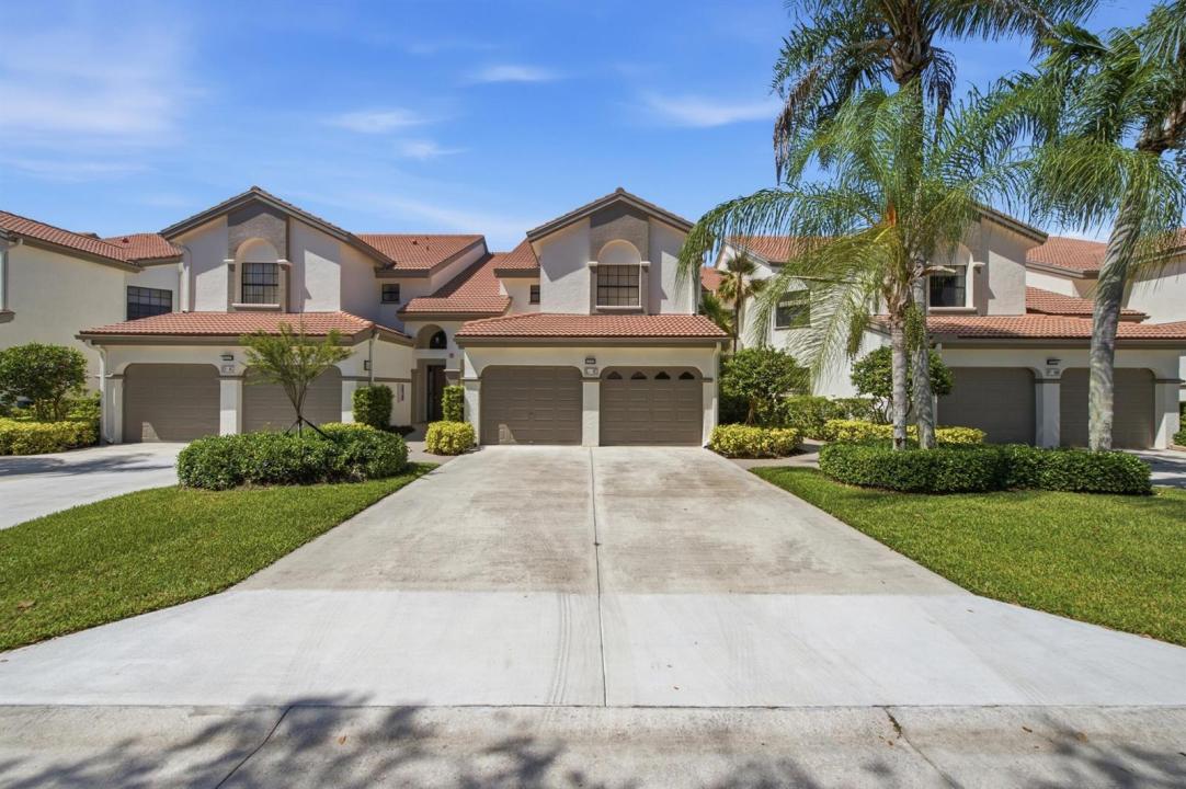 5219 EUROPA Drive E, Boynton Beach, Florida 33437, USA