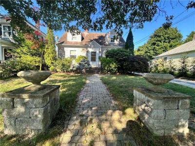 1217 Hope Street, Bristol, Rhode Island 02809, USA