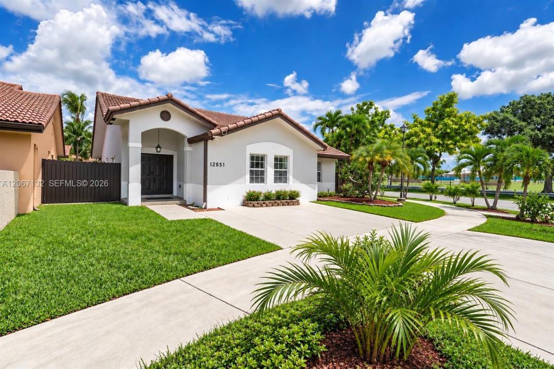12851 NW 7th Ter, Miami, Florida 33182, USA