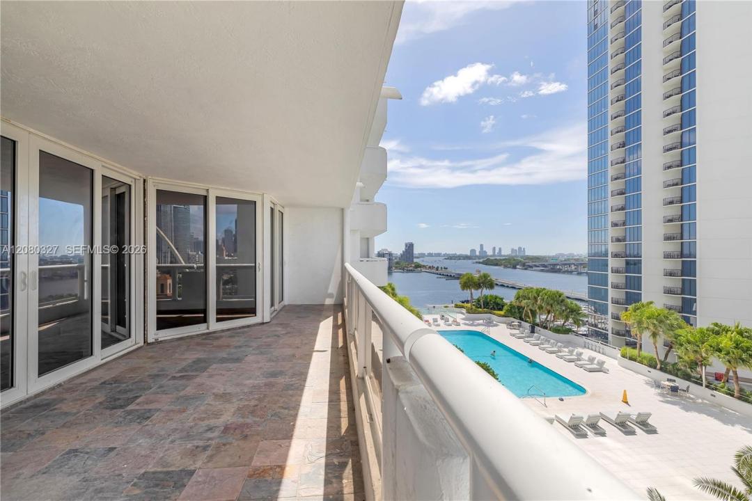 1717 N Bayshore Dr A-1541, Miami, Florida 33132, Stati Uniti
