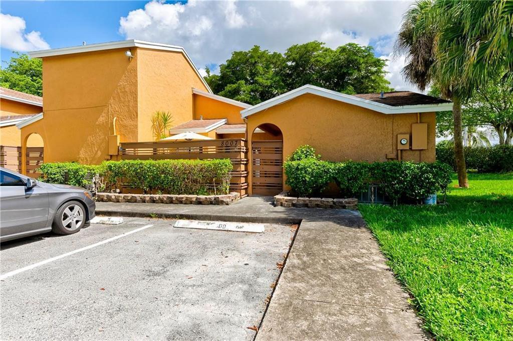 8007 NW 71st Court, Tamarac, Floride 33321, États-Unis
