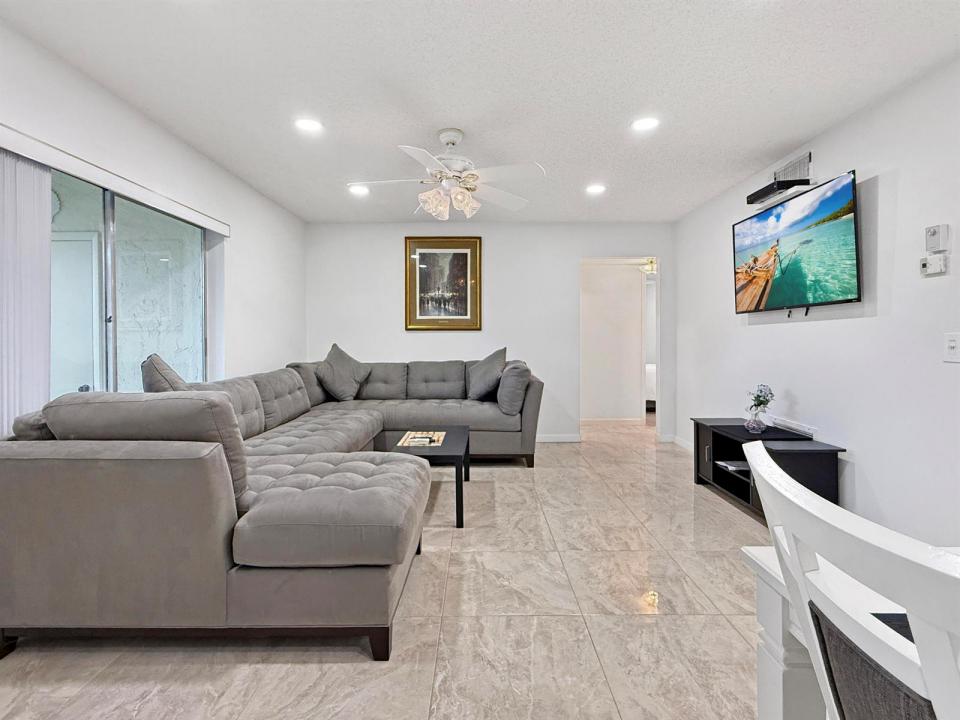 232 Pine High Occupancy Vehicle Circle C2, Florida 33463, Stati Uniti