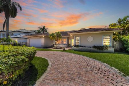 2930 NE 164th St, North Miami Beach, Florida 33160, USA