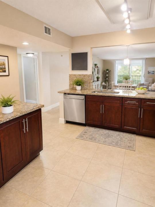 5574 Witney Drive 206, Delray Beach, Florida 33484, USA