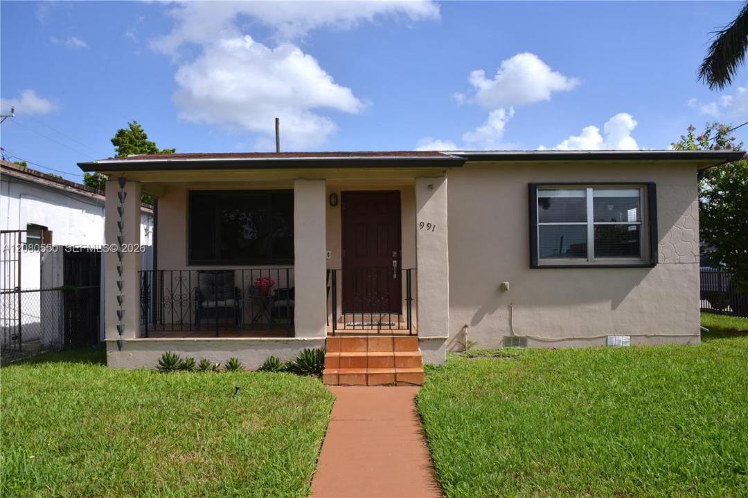 991 E 47th St, Hialeah, Florida 33013, USA