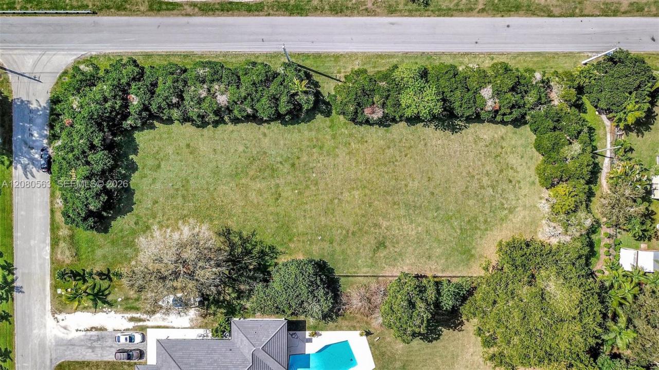 28 SW Street, Davie, Florida 33330