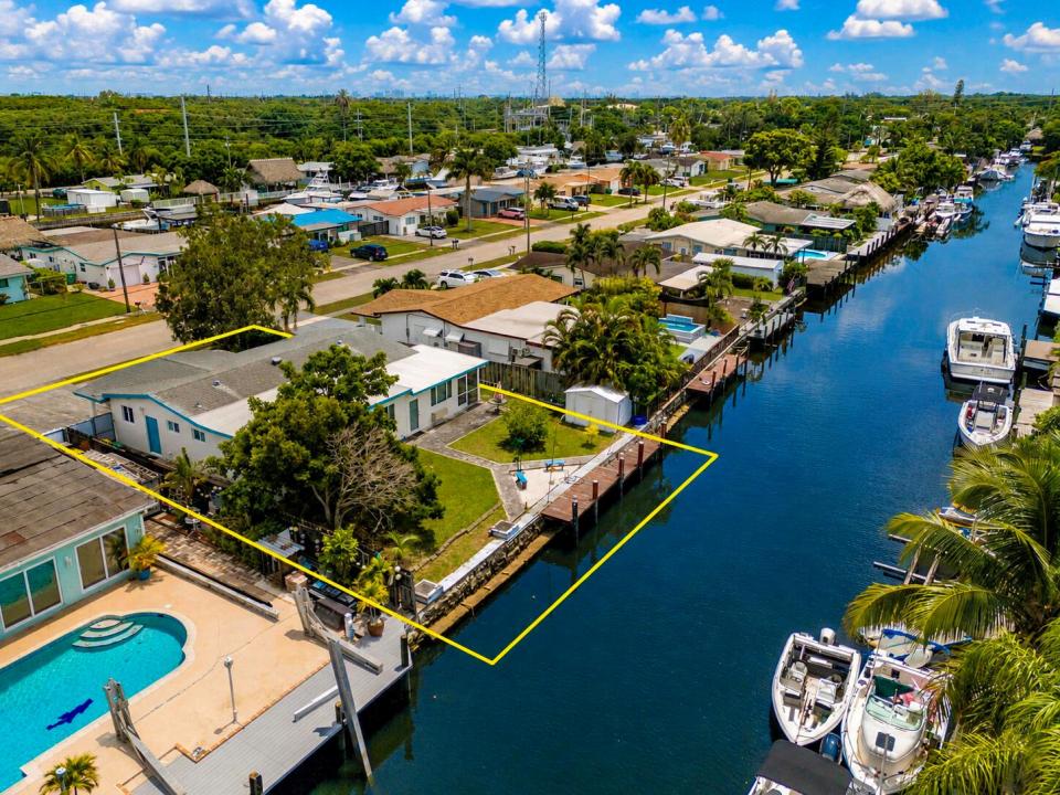 4521 SW 42ND Terrace, Dania Beach, Florida 33314, USA
