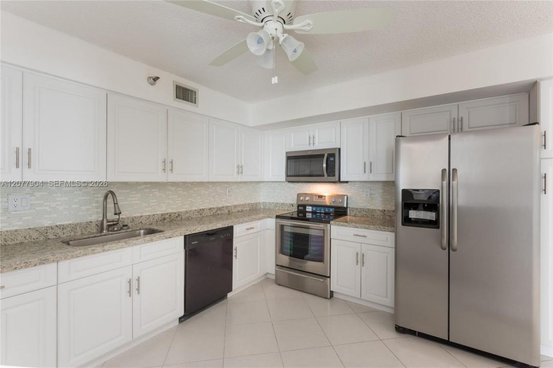 3500 MYSTIC POINTE DR 2202, Aventura, Floride 33180, États-Unis
