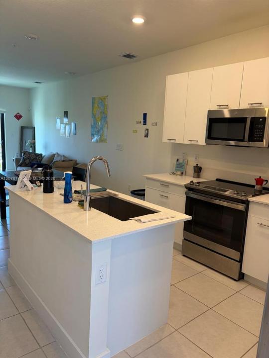 8001 NW 41st St F-310, Doral, Floride 33166, États-Unis