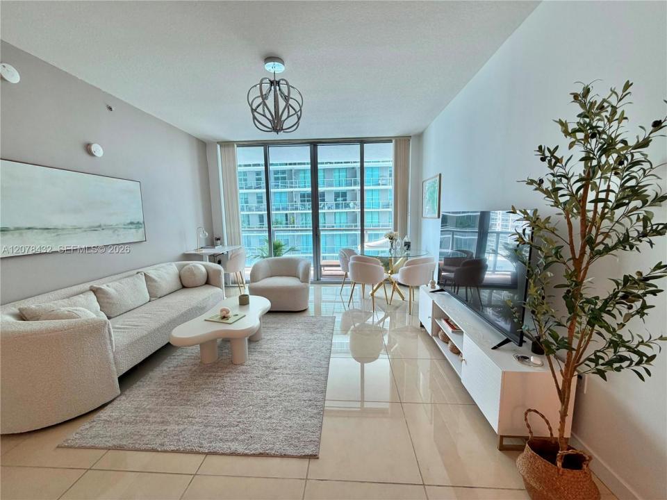 1111 SW 1st Ave 2215-N, Miami, Florida 33130, Stati Uniti