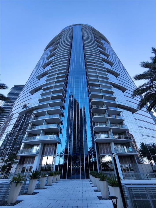 851 NE 1st Ave 3801, Miami, Florida 33132, Stati Uniti