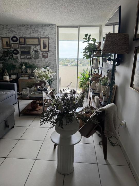 5050 NW 7th St 604, Miami, Floride 33126, États-Unis