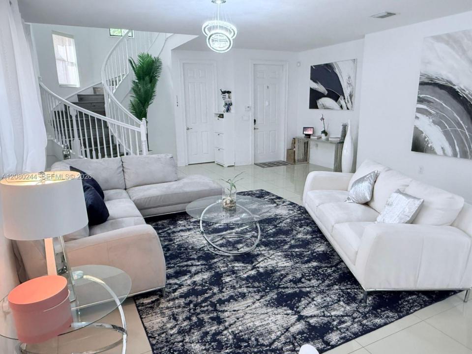 9907 NW 87th Ter, Doral, Floryda 33178, USA