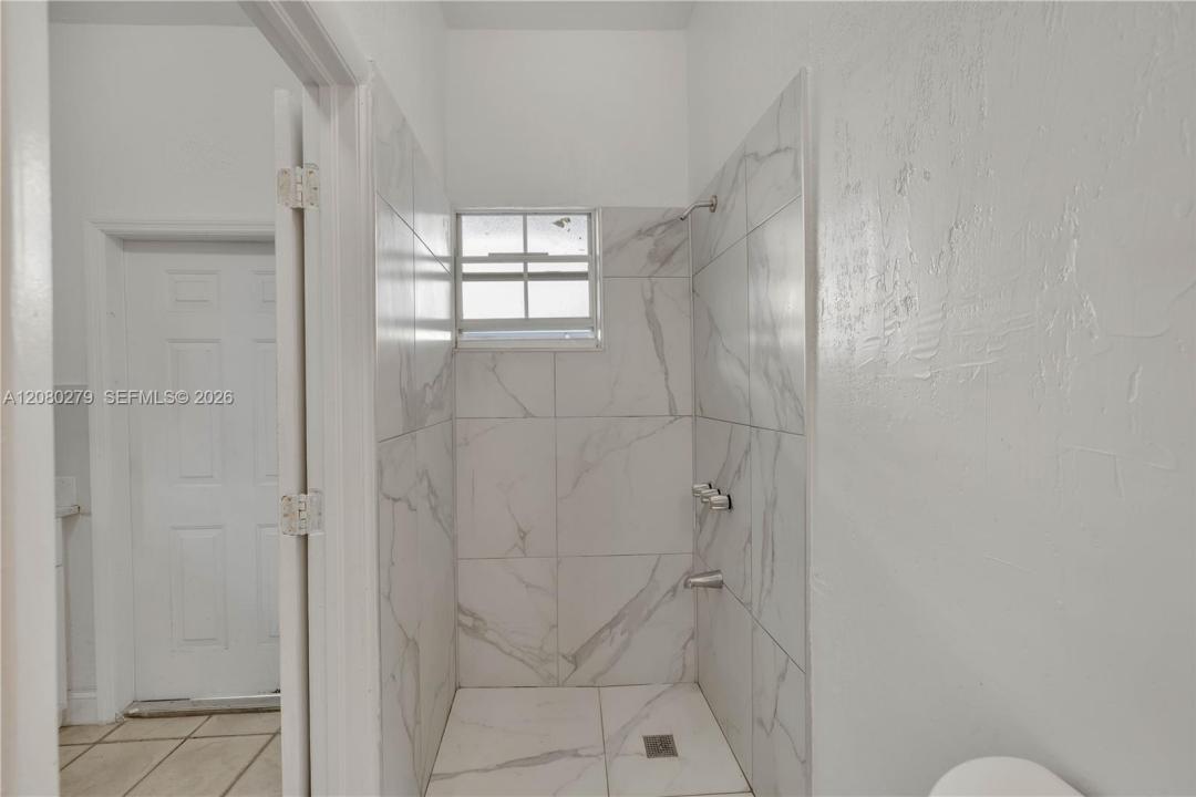 536 NW 25th Ave C, Miami, Flórida 33125, Estados Unidos