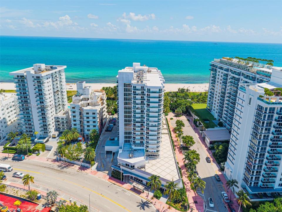 2401 Collins Ave 712, Miami Beach, Florida 33140, USA