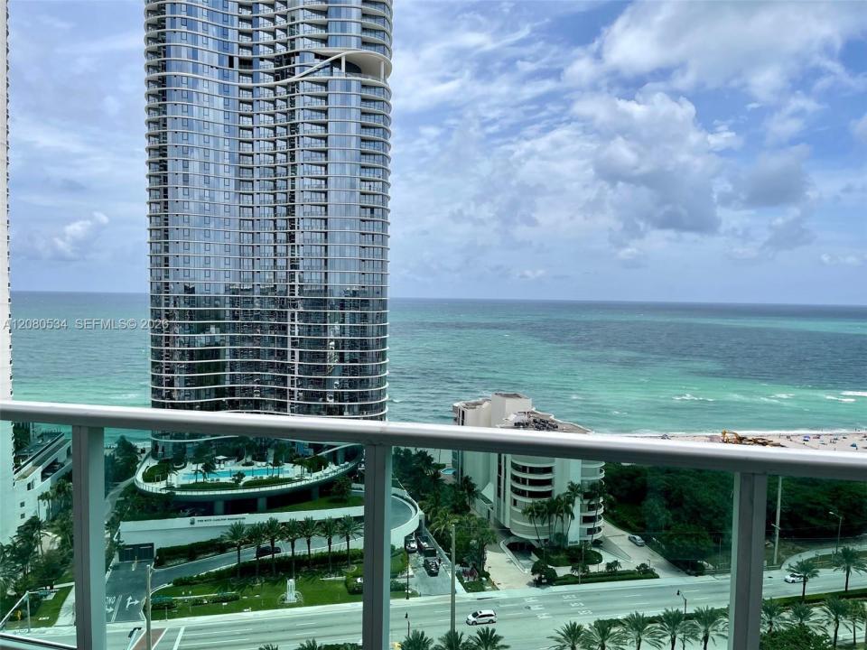 100 Bayview Dr PH08, Sunny Isles Beach, Floryda 33160, USA