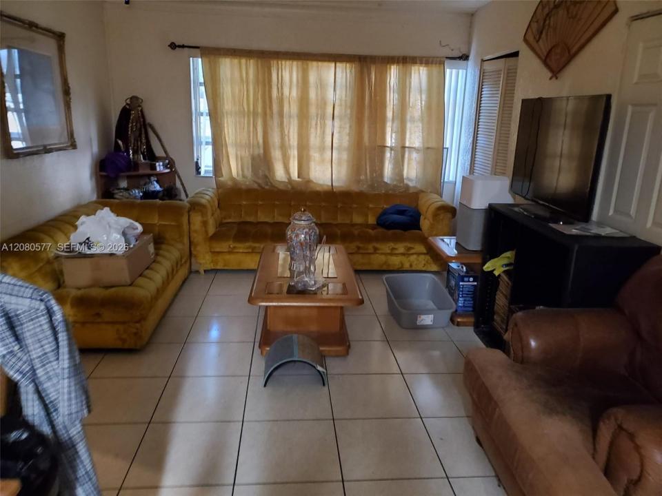 36 W 37th St, Hialeah, Flórida 33012, Estados Unidos