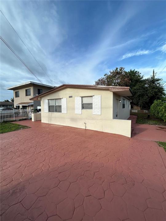 11545 NW 17th Ave, Miami, Floryda 33167, USA