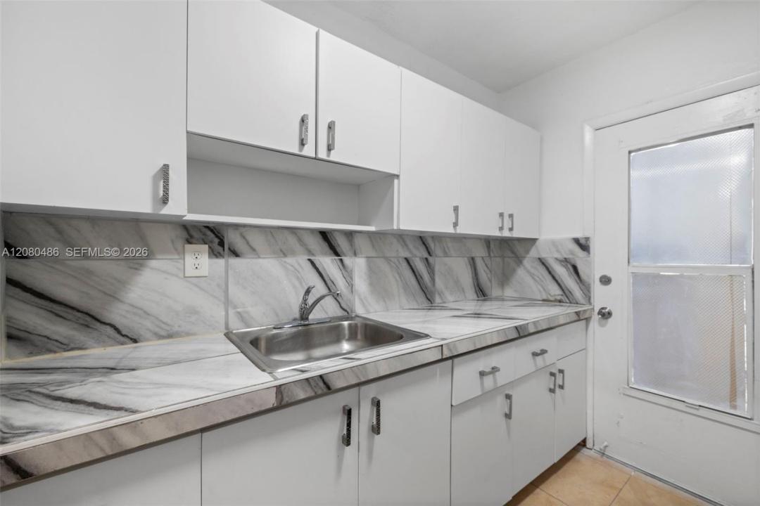 7271 Gary Ave 2, Miami Beach, Florida 33141, USA