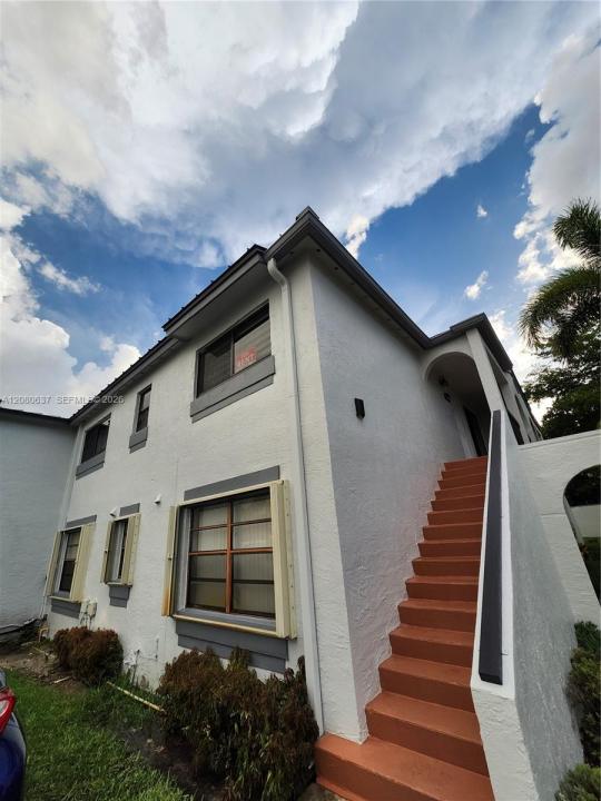 18224 Mediterranean Blvd 8-17, Hialeah, Floride 33015, États-Unis