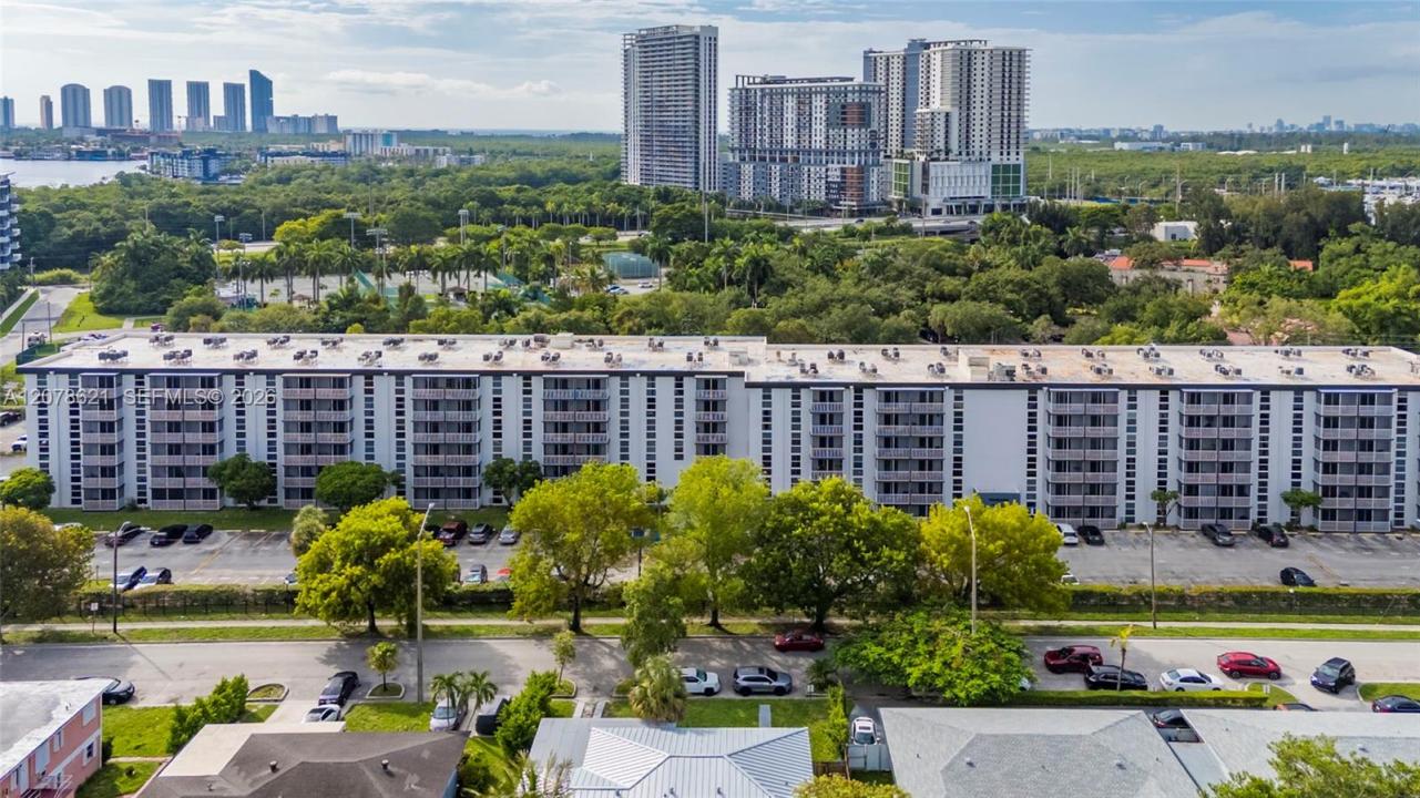 16950 W Dixie Hwy A626, North Miami Beach, Florida 33160, Stati Uniti