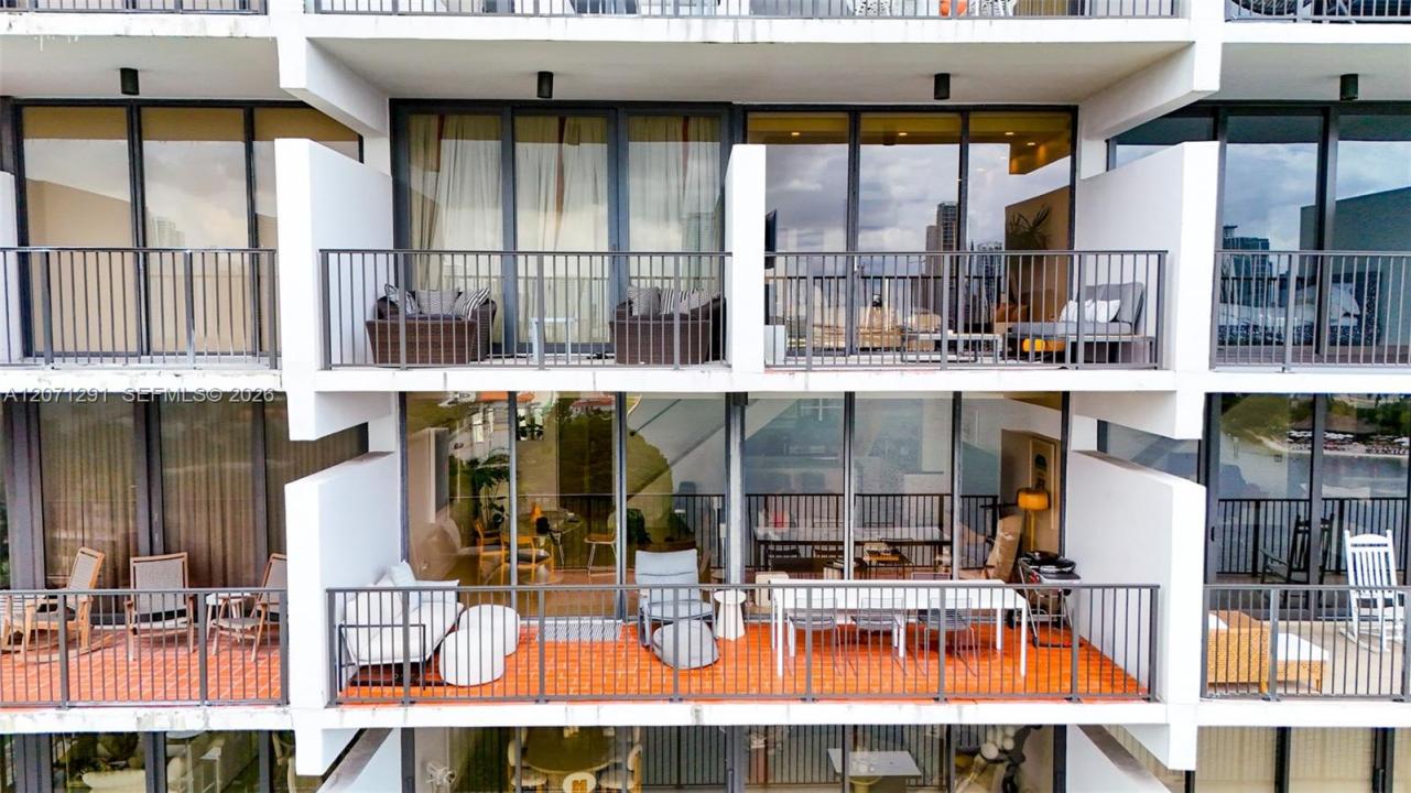 1000 Venetian Way 1108, Miami, Florida 33139, USA