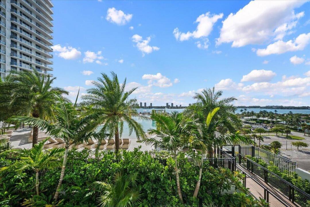 220 LAKE SHORE Drive 710, West Palm Beach, Floride 33403, États-Unis