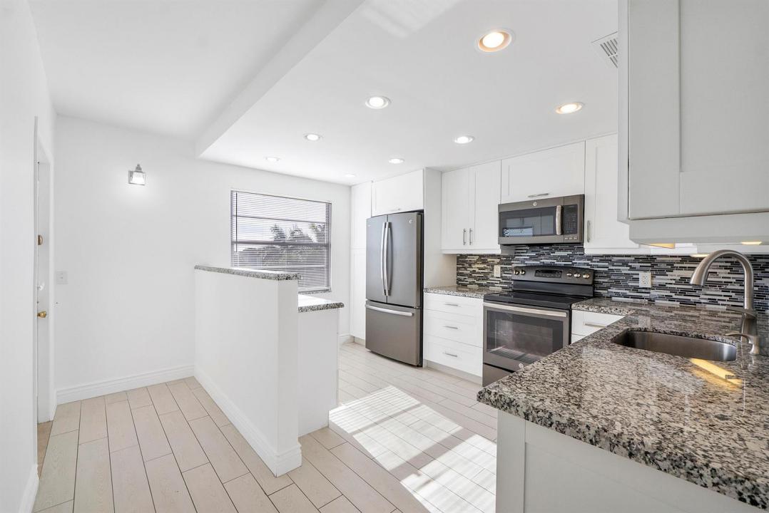 4072 Guildford D, Boca Raton, Florida 33434, USA