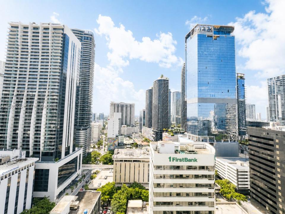 951 Brickell Ave 2407, Miami, Florida 33131, USA