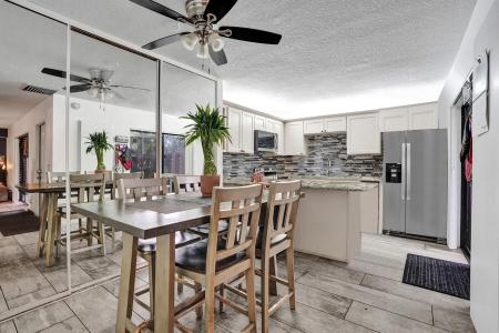 9993 NW 7th Street, Plantation, Florida 33324, USA