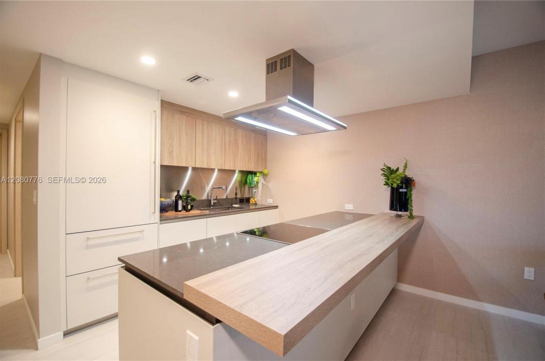 1000 Brickell Plz 4207, Miami, Florida 33131, USA