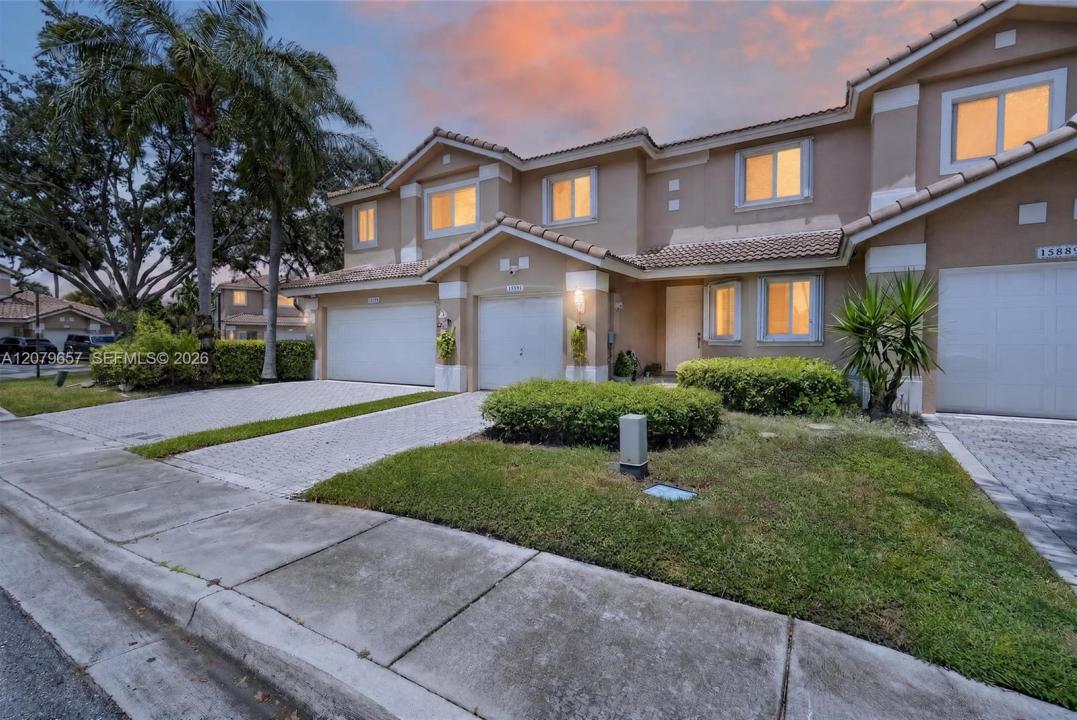15891 SW 12th St, Pembroke Pines, Floride 33027, États-Unis