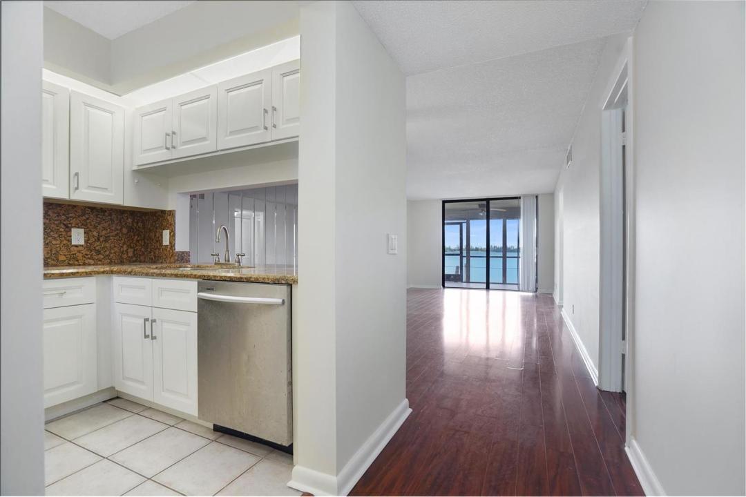 109 Lake Emerald Drive 110, Oakland Park, Floride 33309, États-Unis